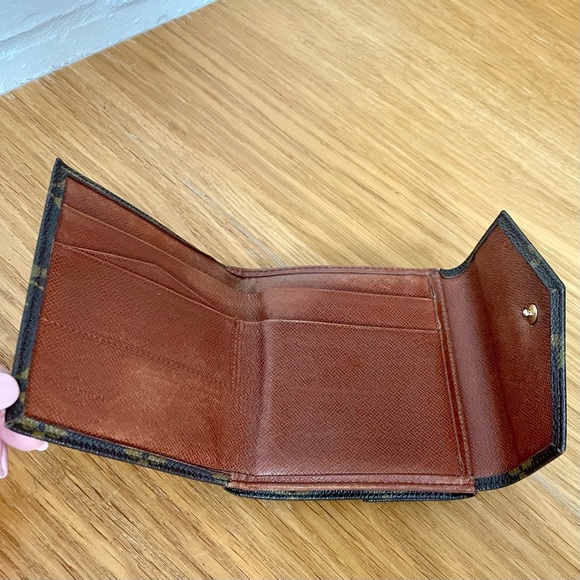 Louis Vuitton Authentic Monogram Elise Wallet on Chain - Picture 10 of 12